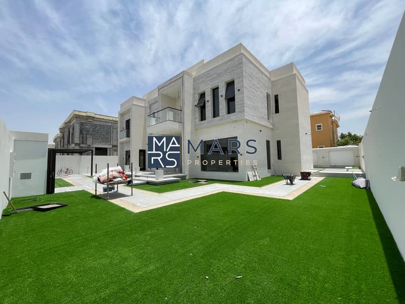 الحياة العصرية في قلب المدينة | 5BHK فيلا للبيع بحمام سباحة خاص | بيت أحلامك الحياة العصرية في قلب المدينة | 5BHK فيلا للبيع بحمام سباحة خاص | بيت أحلامك