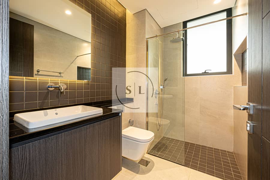 26 1st Floor Master Bathroom. jpg