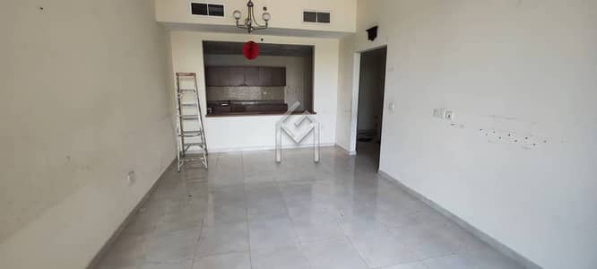 Spacious, Ready to Move, peace living