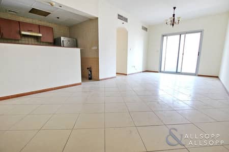Close to Metro | 2 Bedroom | Immaculate Close to Metro | 2 Bedroom | Immaculate