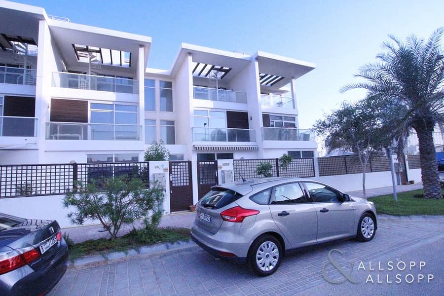 Corner Townhouse | 4 Beds | Private Pool