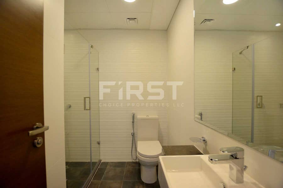 13 Internal Photo of 3 Bedroom Apartment in The Gate Tower Shams Abu Dhabi Al Reem Island Abu Dhabi UAE (9). jpg