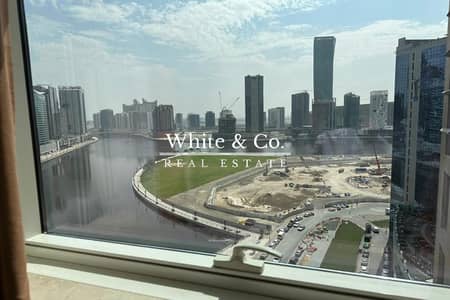 شقة 2 غرفة نوم للبيع في الخليج التجاري، دبي - شقة في ذا كوزموبوليتان (داماك ميزون)،الخليج التجاري 2 غرف 2200000 درهم - 10325322