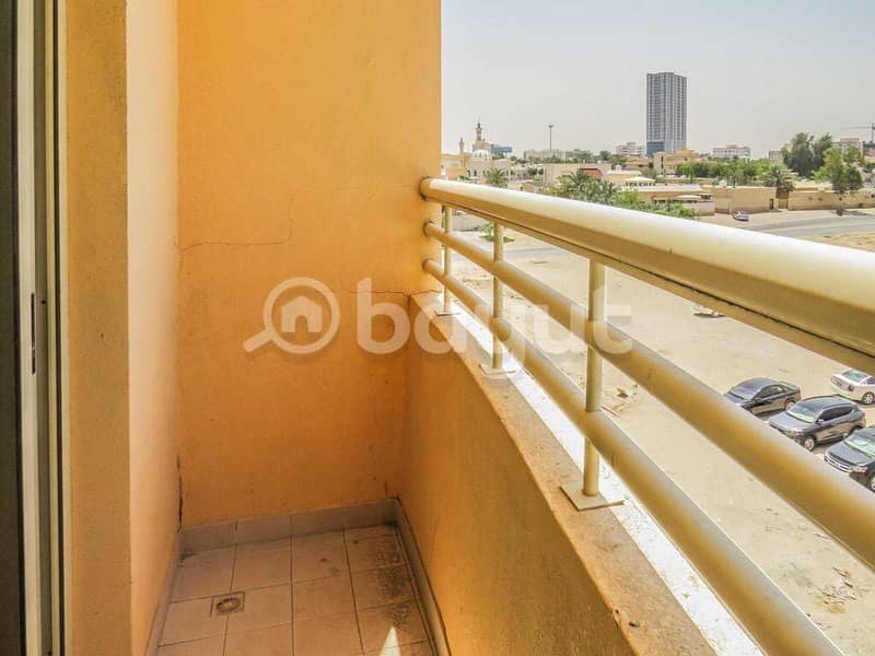 Apartment for rent consisting of a room, lounge and bathroom