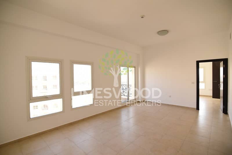 With Close Kitchen And Balcony Al Ramth
