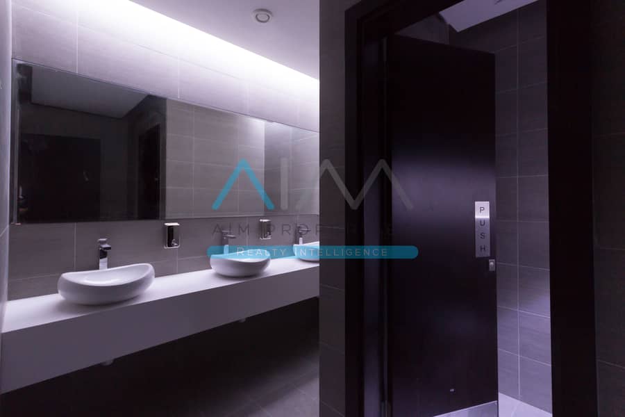 16 washroom. jpg