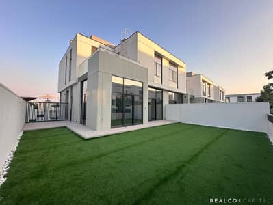 4 Bedroom Townhouse for Rent in Al Furjan, Dubai - Upgraded 4-Bedroom Type A | Park Facing | Landscaped Garden