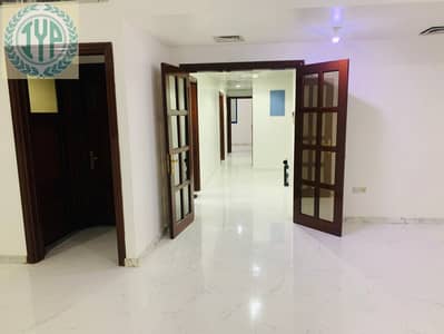 Excellent 3 BHK Available in Khalifa Street with Balcony