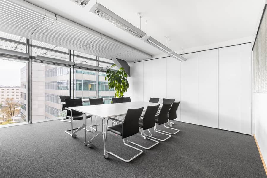 4 Regus KuDamm 504 BERLIN Germany Large Meeting Room. jpg