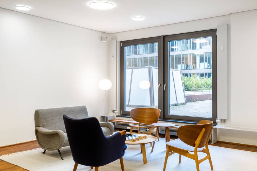 3 Regus Heinrich Heine 5405 Düsseldorf Germany Business Lounge. jpg