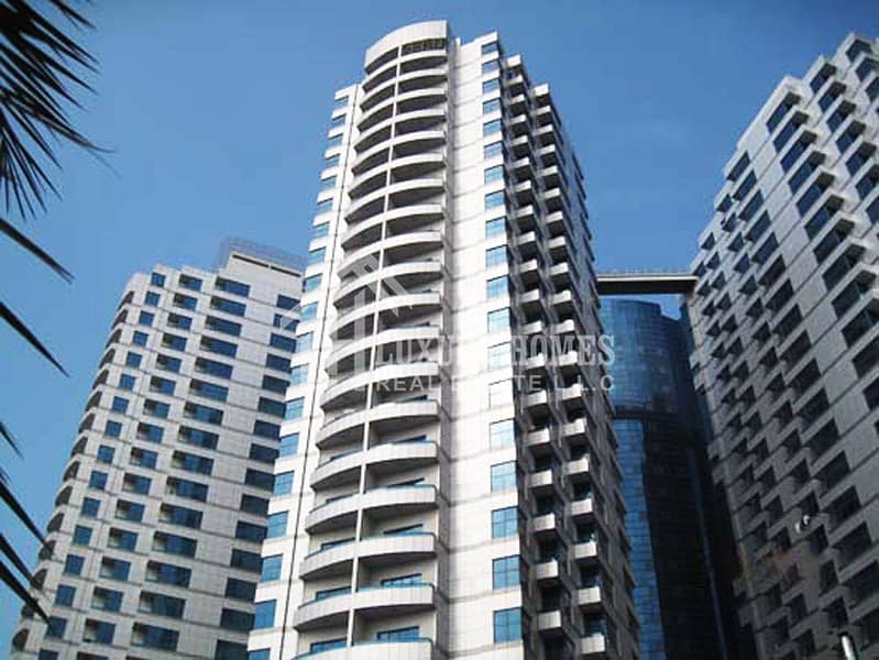 شقة في برج الزنبق،مدينة الإمارات‬ 1 غرفة 21000 درهم - 4083721