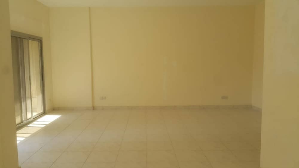 Spacious Apartment 3 bedroom 3 bathrooms big kitchen with balcony and with maidsroom 90k 2 to 3 pyt