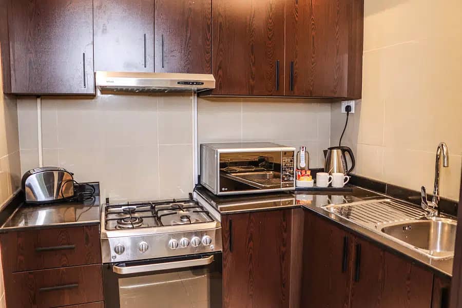 6 Kitchen. jpg