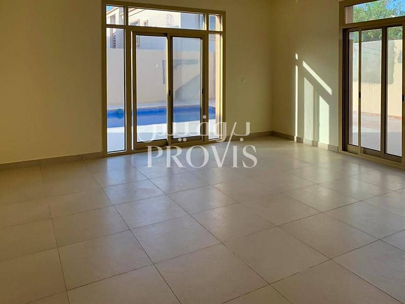 Super Customized Villa with Pool in Golf Gardens! Super Customized Villa with Pool in Golf Gardens!