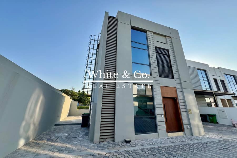 位于传奇生活社区，Maya Townhouses 2 卧室的联排别墅 2050000 AED - 10392218