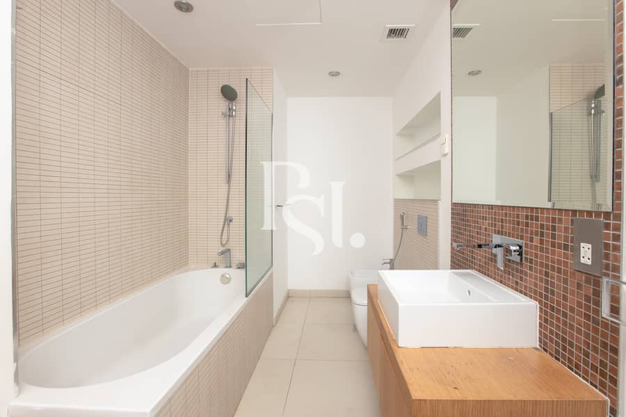 8 al-nassem-al-rqaha-beach-abudhabi-bathroom (1). jpg