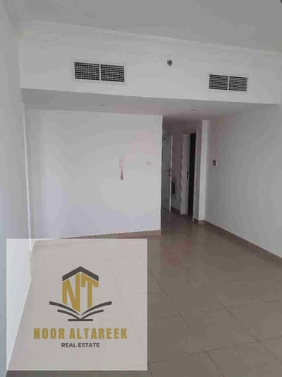 For annual rent | Luxury apartment in Al Qasimia - Sharjah  Noor Al Tareeq Company is pleased to offer you:  3 bedrooms (one of them is a master)  Very spacious hall  2 bathrooms  Equipped kitchen  Comfortable balcony  Laundry room  ---  Features:  A stra