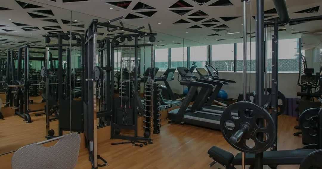 Elegant and Extremely Spacious 1 Bedroom - Image 15