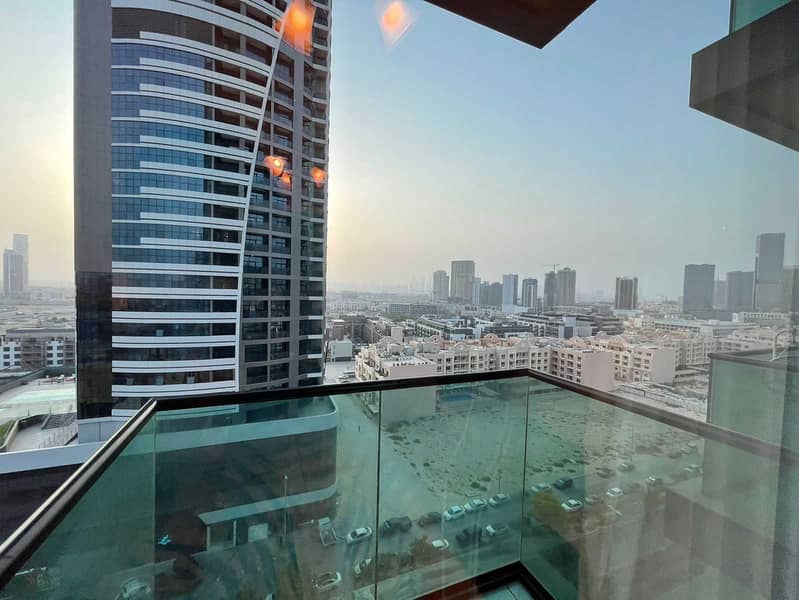 Elegant and Extremely Spacious 1 Bedroom - Image 16