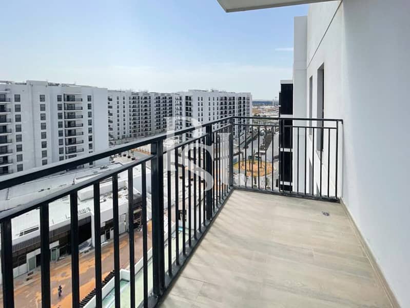 10 water-edge-yas-island-abu-dhabi-balcony (4). JPG