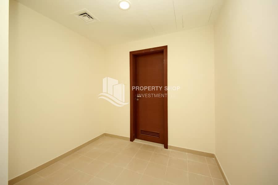 7 2-bedroom-apartment-al-reem-island-shams-abu-dhabi-gate-tower-1-maidsroom. JPG