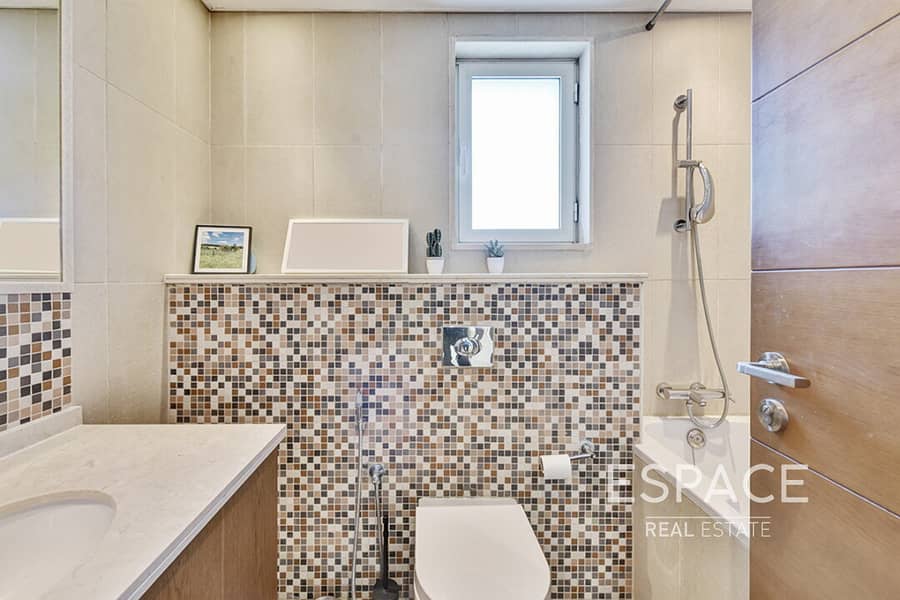 Private Pool | Well Maintained | Big Plot - Image 8