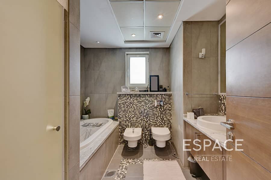 Private Pool | Well Maintained | Big Plot - Image 11