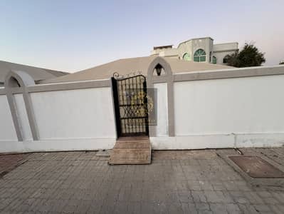 Spacious 2 bedroom hall majlis separate entrance | at prime location