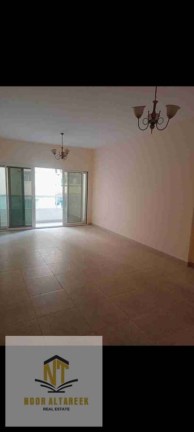 Noor Al Tareeq Company is pleased to offer you this luxurious apartment for annual rent in Sharjah - Al Qasimia:  Apartment Details:  3 bedrooms |  Spacious hall |  2 bathrooms |  Equipped kitchen |  Balcony  Apartment Features:  Central air conditi