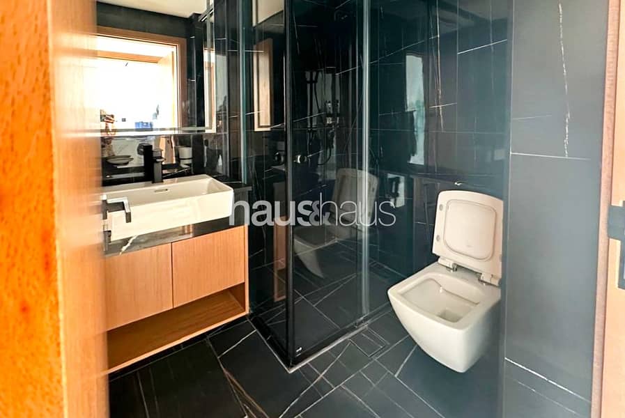 Modern | Unfurnished | available Jan | Balcony - Image 11