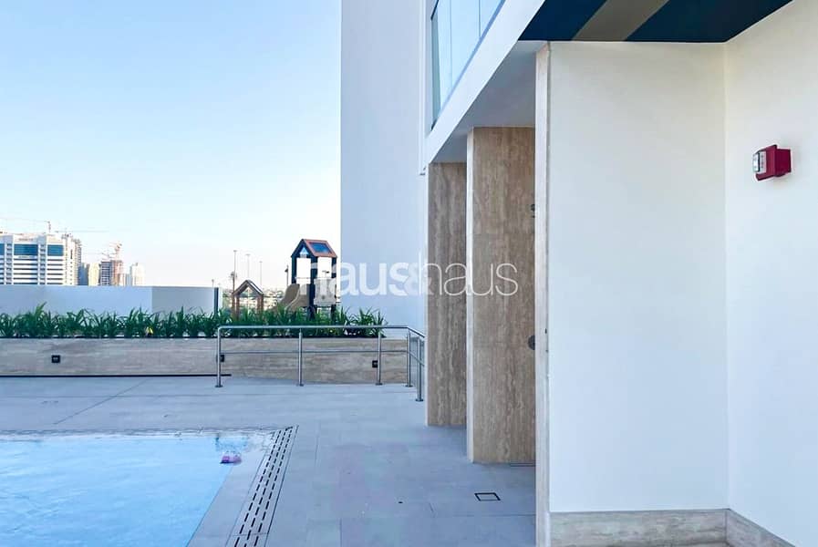 Modern | Unfurnished | available Jan | Balcony - Image 13