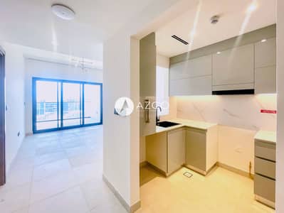 Investor's Pick | Smart Home | Semi-Close-Kitchen