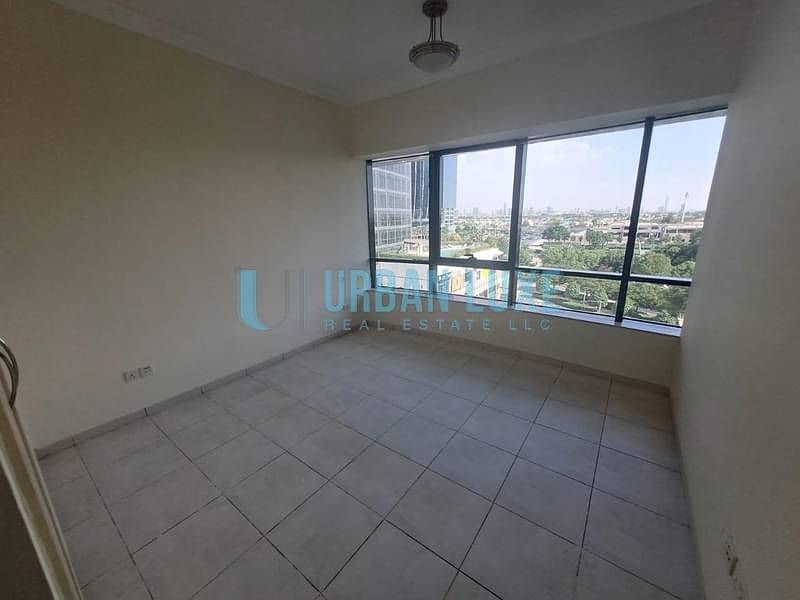 UNFURNISHED | PARK VIEW | VACANT | 1 CHQ |