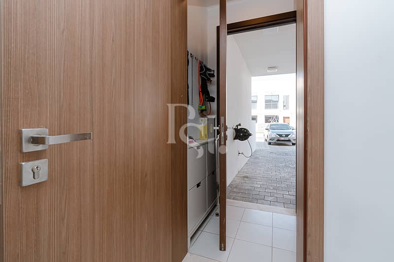 4 yas-acres-yas-island-abu-dhabi-closet (1). JPG