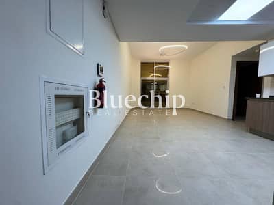 Vacant I Fitted Kitchen I SpaciousLayout
