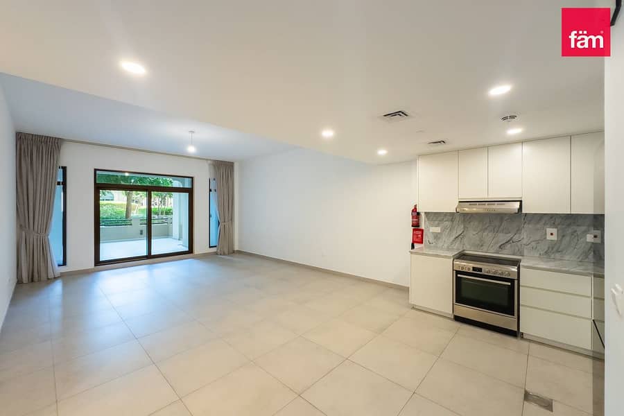 Vacant | Large Layout | Prime Location Vacant | Large Layout | Prime Location