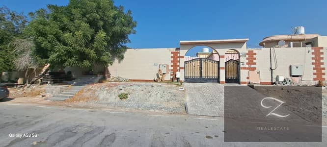 For sale house in Sharjah Samnan area A great location near the park and on main Street