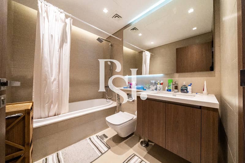 2 aspen-corner-townhouse-yas-acres-yas-island-abu-dhabi-bathroom. jpg
