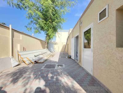 Luxurious huge size 12bhk villa available Close to main road