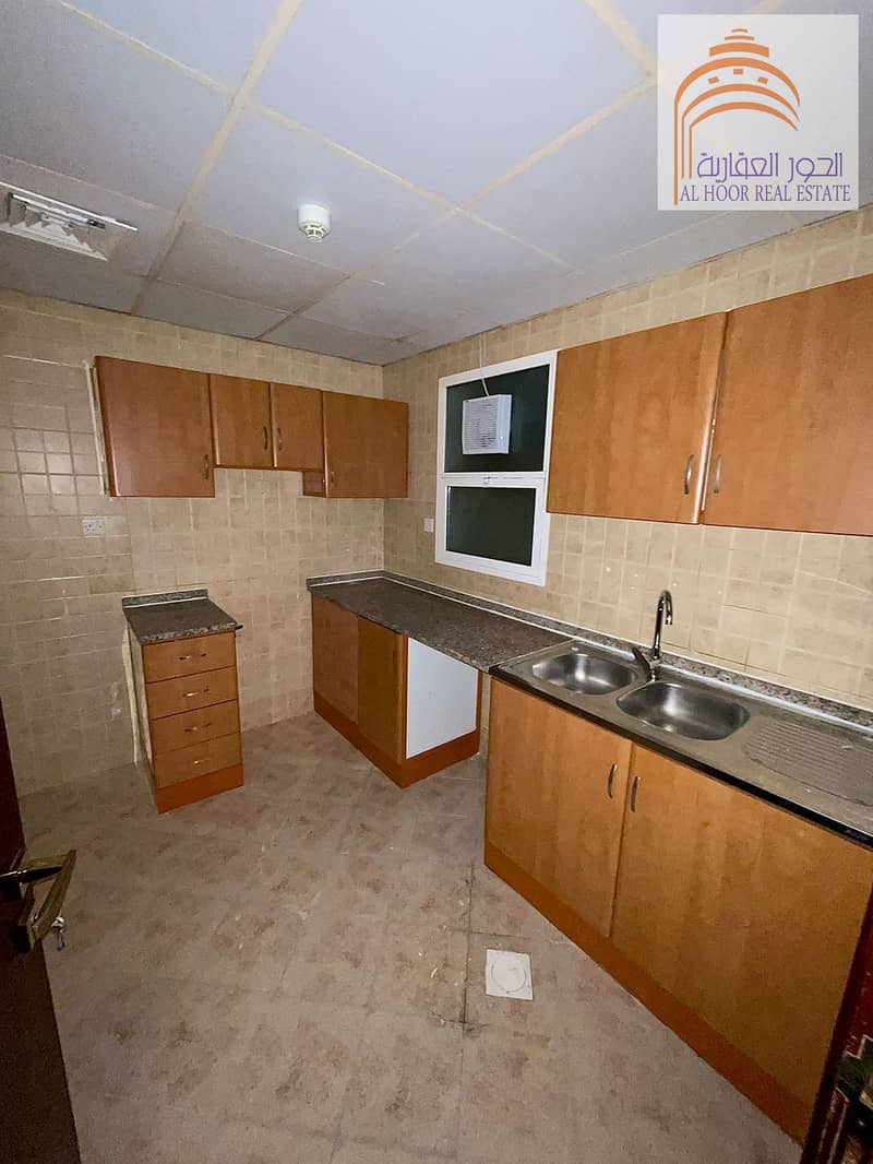 4 Close Kitchen. jpg