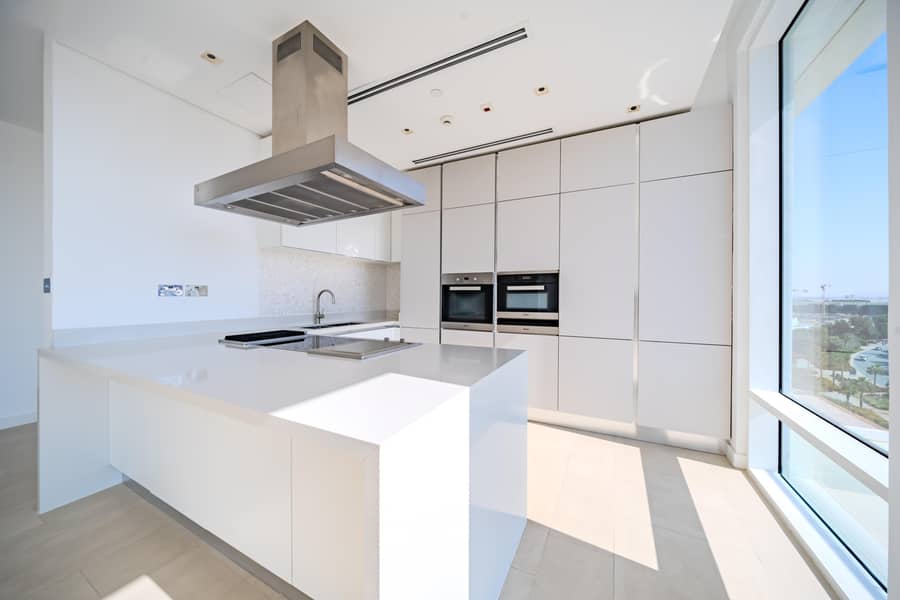 Exclusive | High Floor | Pet Friendly | Vacant Exclusive | High Floor | Pet Friendly | Vacant