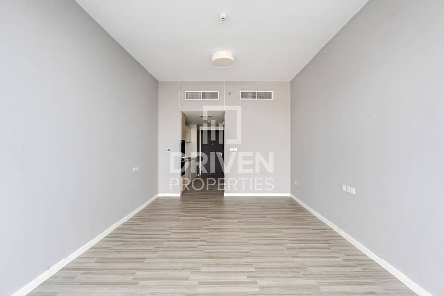 Spacious and Bright Unit | Well-managed Apt