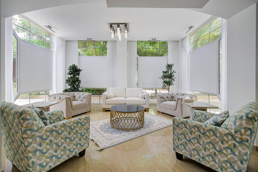 Massive 6 Bed Luxury w/ Private Swimming Pool