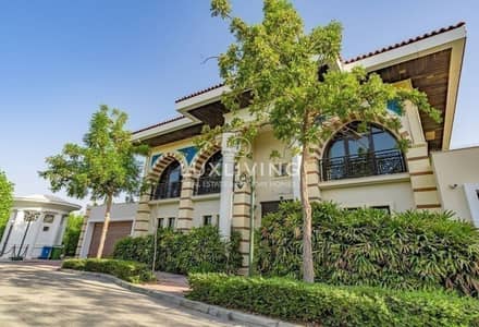 6 Bedroom Villa for Sale in Palm Jumeirah, Dubai - Skyline View | Huge Plot | Private Pool