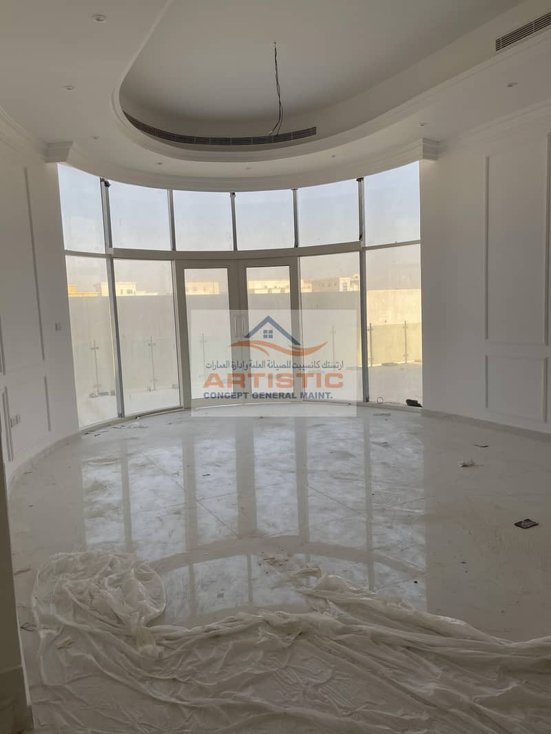 10 Luxurious 06 bedroom hall + maid room