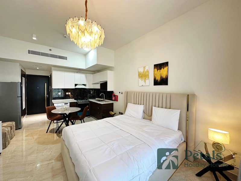 "Gem of a Getaway: Short-Term Stays at Jewelz by Danube, Arjan!"