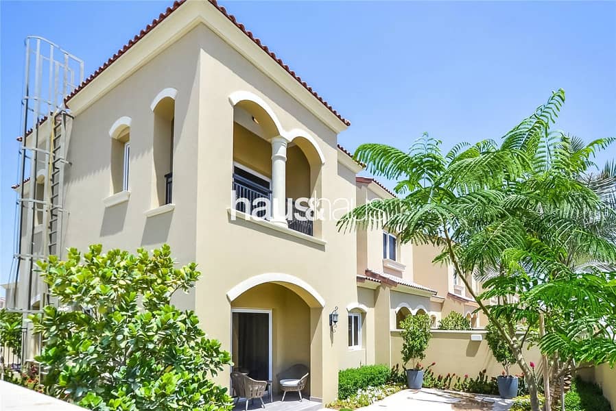 Large Semi-Detached Casa Dora 3-bed with Maids