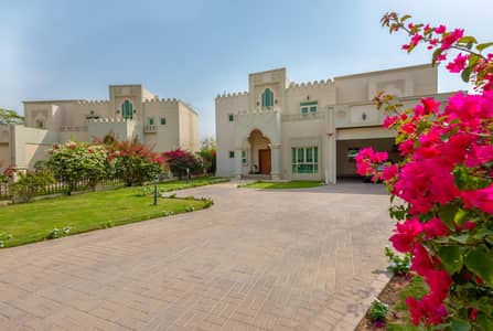 4 Bedroom Villa for Sale in Jumeirah Islands, Dubai - Lake View- Entertainment Foyer - 4 bed+maids 4 Bedroom Villa for Sale in Jumeirah Islands, Dubai - Lake View- Entertainment Foyer - 4 bed+maids