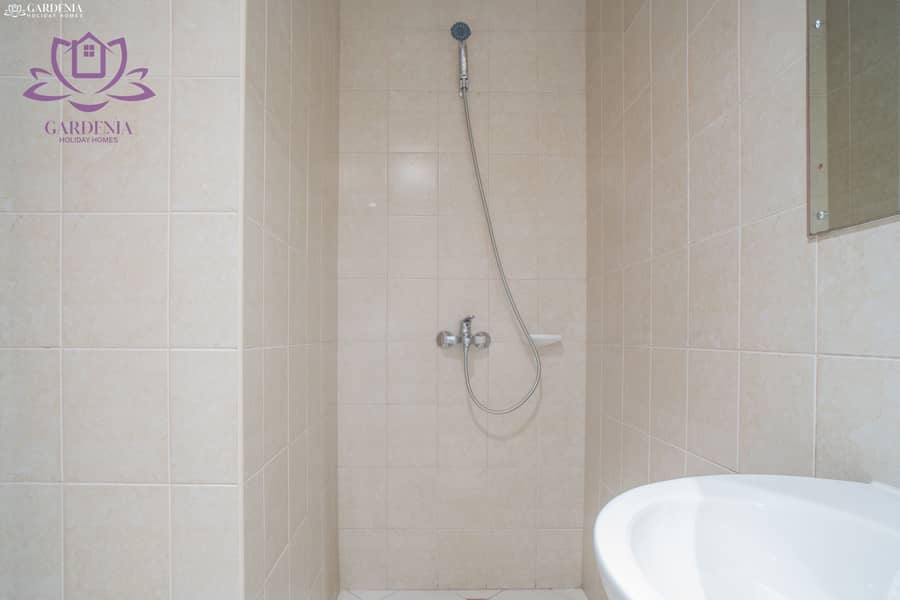 25 Maids bathroom 2. jpg
