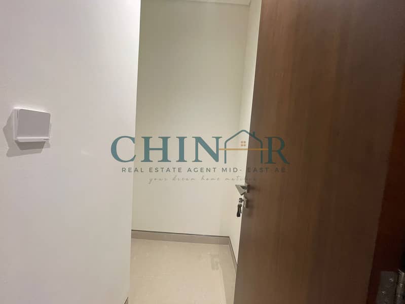 27 1570db3d-c9c4-49fe-9123-510fa7d0e0bc. jpg